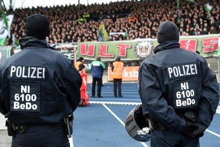 Derby Hannover gegen Braunschweig: Polizei sucht weiter den Kuhfuß-Schläger