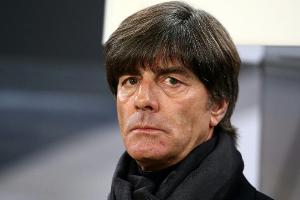 Löw gegen Pyrotechnik: "Im Stadion nichts zu suchen"