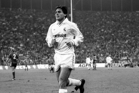 Zwischen 1971 und 1988 traf Carlos Alonso González, genannt Santillana, 290 Mal für die Weißen. Mit ihm holte Real Madrid st...