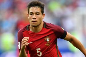 Verletzter BVB-Star Guerreiro muss um Saisonstart bangen