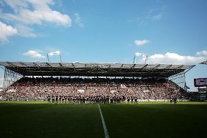 "Yes we camp" - 200 Schlafplätze für G20-Demonstranten am Millerntor