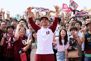 "Konnichiwa": Podolski bei Kobe Vissel vorgestellt
