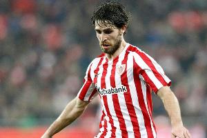 Bilbao: Kollegen rasieren sich Glatze für kranken Álvarez