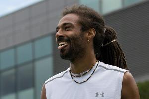 Brown zieht in Gstaad ins Achtelfinale ein