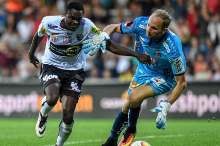 Die Entdeckung der Herbstrunde. Dimitri Oberlin spielte bis zum Winter im Dress der Altacher groß auf. In 25 Spielen scorte ...