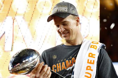 Am 7. Februar 2016 verlässt der Quarterback die große Bühne wieder. 18 Jahre in der Liga, zwei Super-Bowl-Siege und fünf MVP...