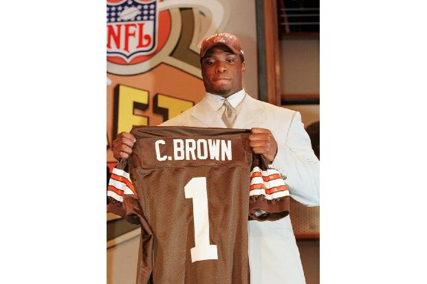 Auch der Number-One-Pick des Jahres 2000 hat nicht viel Erfolg in der Liga: Nur 61 Partien bestreitet Courtney Lanair Brown ...