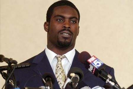 Schon eher an die Erwartungen anknüpfen kann Michael Vick. Der viermalige Pro-Bowler steht 2007 allerdings aus anderen Gründ...