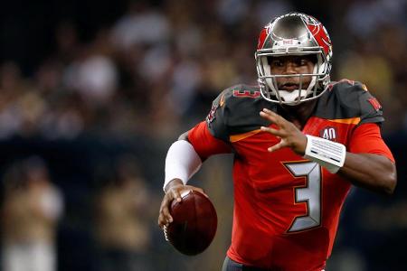 Vor dem Start seiner NFL-Karriere wird Winston noch schnell der jüngste Gewinner der Heisman-Trophy. Im Front Office der Buc...