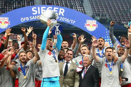 Salzburg kommt aus dem Feiern nicht mehr raus. Wenige Tage nach dem Meisterteller wird den Bullen auch die Cup-Trophäe überr...