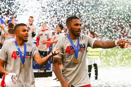 Das historische Double wird ordentlich gefeiert. Die Salzburger sind das Maß aller Dinge in der heimischen Saison 2016/2017.