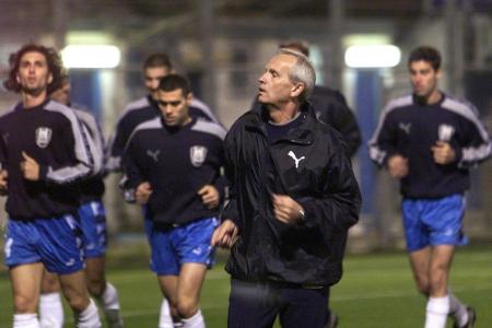 Dänemarks verstorbener Europameister-Coach Møller Nielsen in Odense geehrt