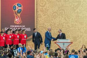 Putin schickt WM-Pokal auf Reisen