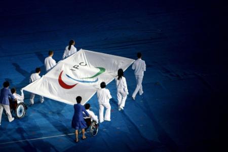 IPC und Logistik-Riese DB Schenker verlängern Partnerschaft