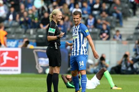 Steinhaus feiert Bundesliga-Premiere mit Spielball und Webb
