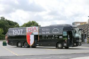 "Wessis jagen": Augsburg-Bus vor Pokalspiel in Magdeburg beschmiert
