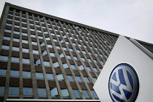 Einstieg von Investoren im Fußball: Ex-VW-Kommunikations-Chef will Hilfestellung leisten