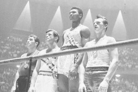 Bei den Olympischen Spielen von Rom gewann Cassius Clay 1960 als 19-Jähriger die Goldmedaille im Halbschwergewicht. Noch im ...