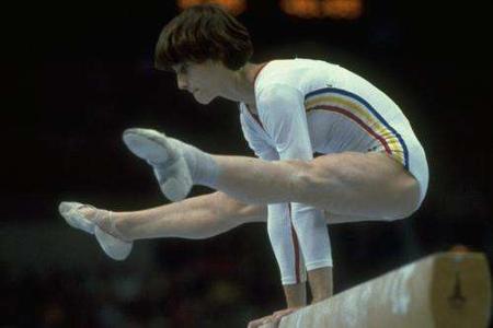 Nicht ganz so erfolgreich war Nadia Comaneci. Mit gerademal 14 Jahren erreichte die Rumänin 1976 in Montreal als erste Turne...