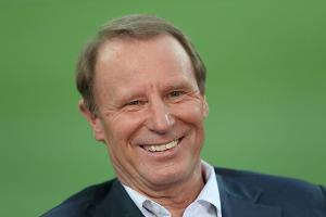 "Positiv für den Fußball" - Vogts verteidigt Neymar-Transfer