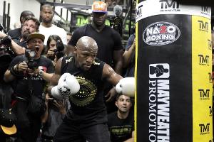 Vor Mega-Fight": Mayweather sieht Gewichtsprobleme bei McGregor