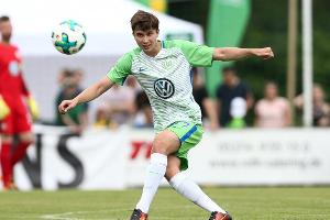 Wolfsburg gibt Mittelfeldtalent Rexhbecaj Profivertrag