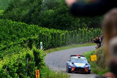 Rallye Deutschland: Neuville im WM-Duell vor Ogier, Tänak in Führung