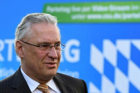 Bayerns Innenminister Herrmann für Stadionverbote