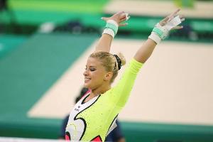 Seitz, Grabosch und Kappel präsentieren Trophäen beim Supercup