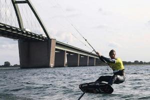 Kitesurfer Gruber umrundet Fehmarn in Rekordzeit