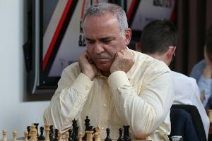 Bei Schach-Comeback: Erster Sieg für Kasparow