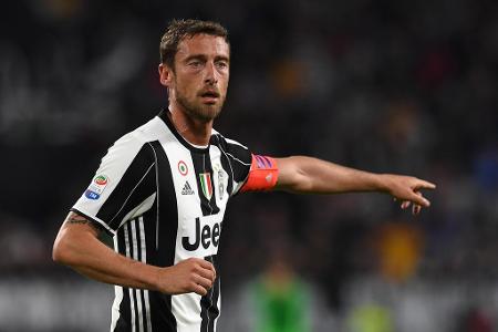 Nach Leonardo Bonucci könnte er der zweite Juve-Star werden, der in diesem Sommer zum AC Mailand wechselt. Laut 'Rai Sport' ...