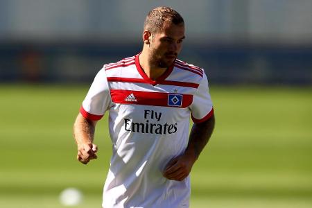 Stürmt er bald auf der Insel? Beim HSV spielt Pierre-Michel Lasogga keine Rolle mehr. 'Bild' will erfahren haben, das der en...