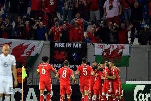 Wales im Kampf um Play-off-Platz im Vorteil