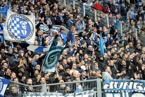 Vor Zweitligaspiel: Duisburger Fans bei Anreise angegriffen