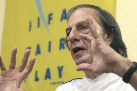 Menotti kritisiert Argentinien: Lachnummer und Zirkus
