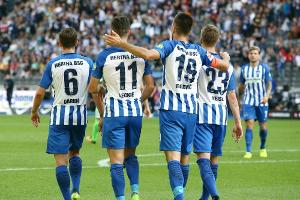 Protest gegen Rassismus: Hertha BSC geht auf die Knie