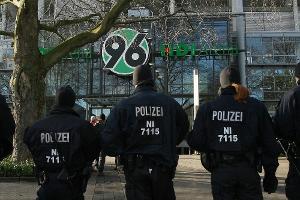 Polizei unterbindet in Hannover zwei Schlägereien