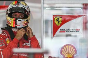 Einbau neuer Antriebsteile: Ferrari sichert Vettel ab