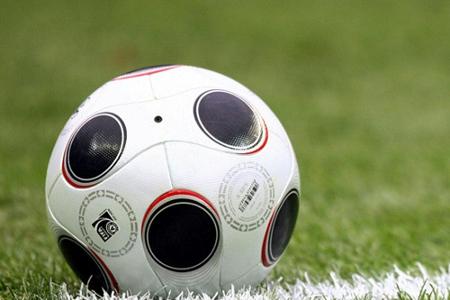 Schiedsrichter rettet Trainer das Leben