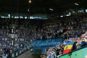 Hansa-Fans bewerfen Jena-Anhänger mit dicken Fischen