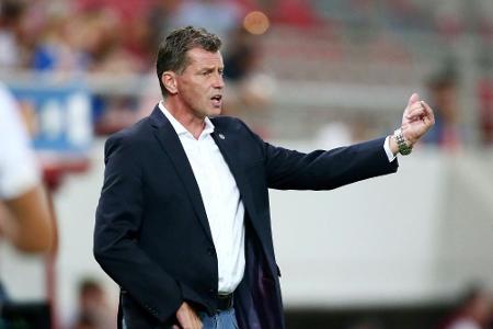Trotz verpasster WM-Quali: Skibbe bleibt Nationaltrainer Griechenlands