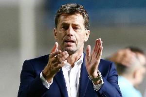 Nach WM-Aus: Skibbe will griechischer Nationaltrainer bleiben