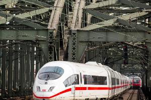 Verspäteter Anstoß in Karlsruhe: Sonderzug aus Zwickau verfährt sich