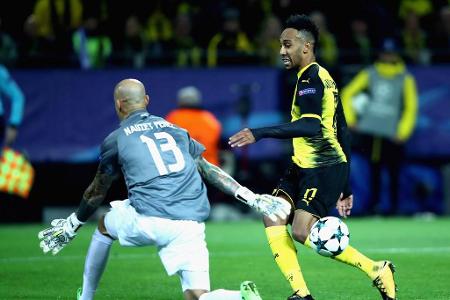 Vor dem Pausentee drückt die Borussia auf das 2:0, kann die Kugel aber nicht mehr im Kasten von APOEL-Keeper Nauzet unterbri...
