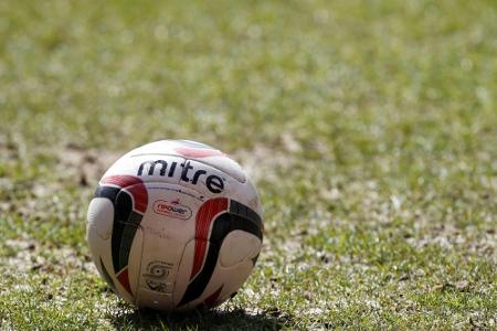 Schlägerei zwischen Spielern: Leeds-Spiel abgebrochen