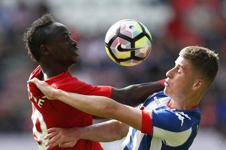 Wigan-Stürmer: Nach zwei Toren direkt in den Kreißsaal