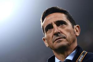 AEK-Trainer wegen obszöner Geste für 15 Tage gesperrt