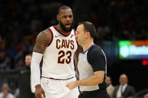 Zipser und die Bulls setzen Niederlagenserie fort - James wird erstmals vom Platz gestellt