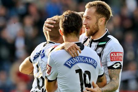 Kurz vor dem Ende erlöste Stefan Hierländer den Tabellenführer. Sein Treffer zum 3:2 hielt den SK Sturm Graz auch nach diese...